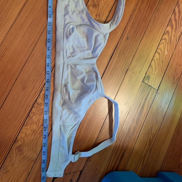 Lululemon ta ta tamer ll - Picture 3 of 3